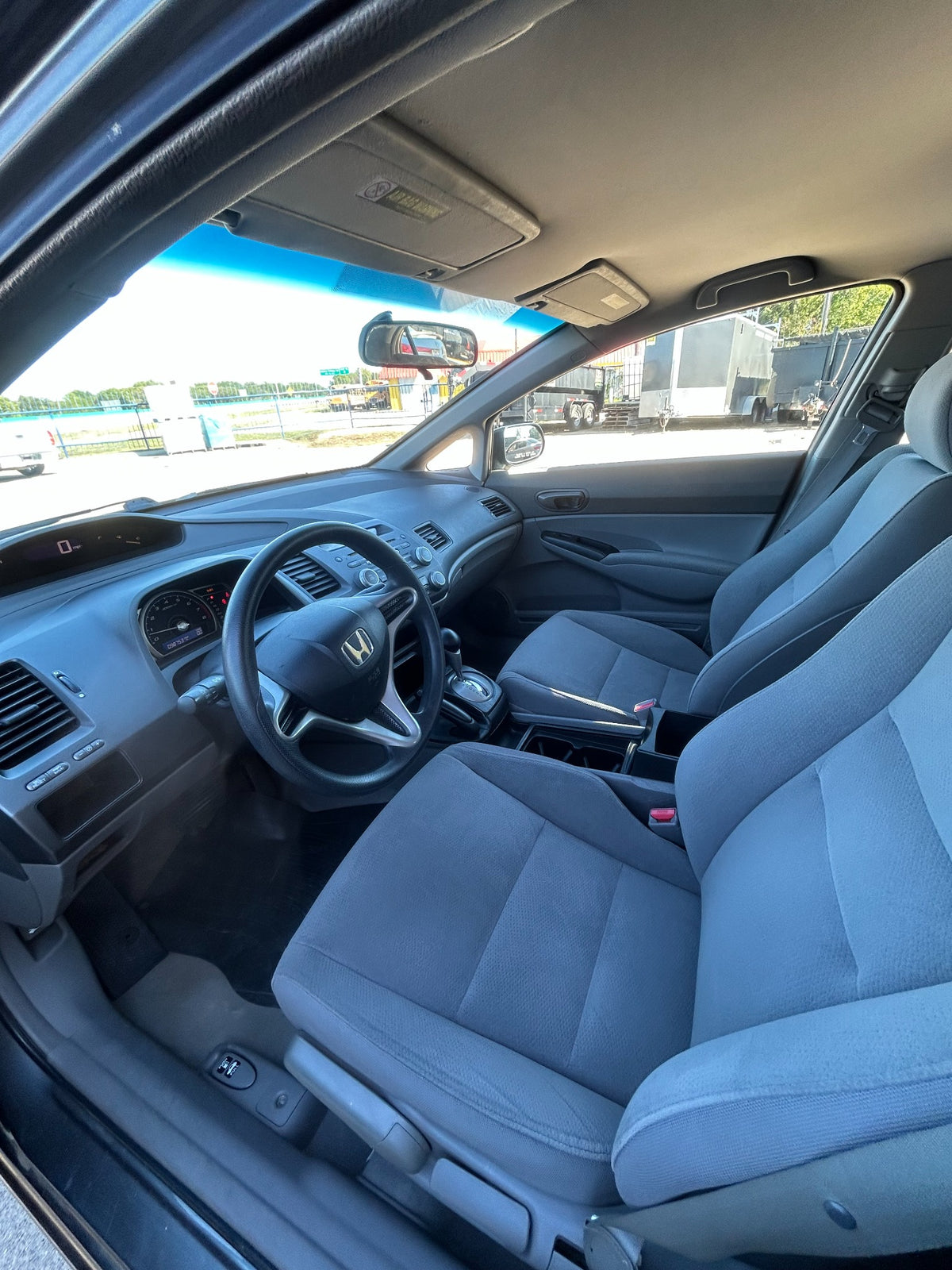 2009 Honda Civic front seats and dashboard