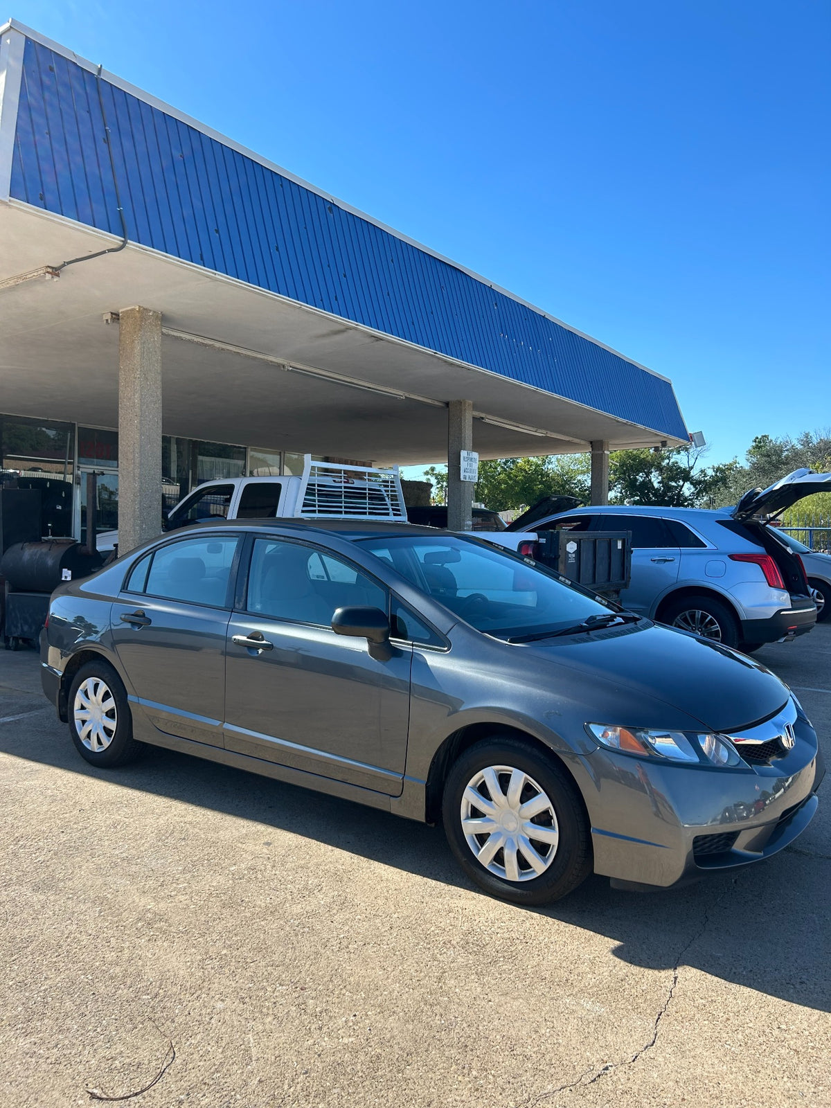 2009 Honda Civic front passenger-side three-quarter view