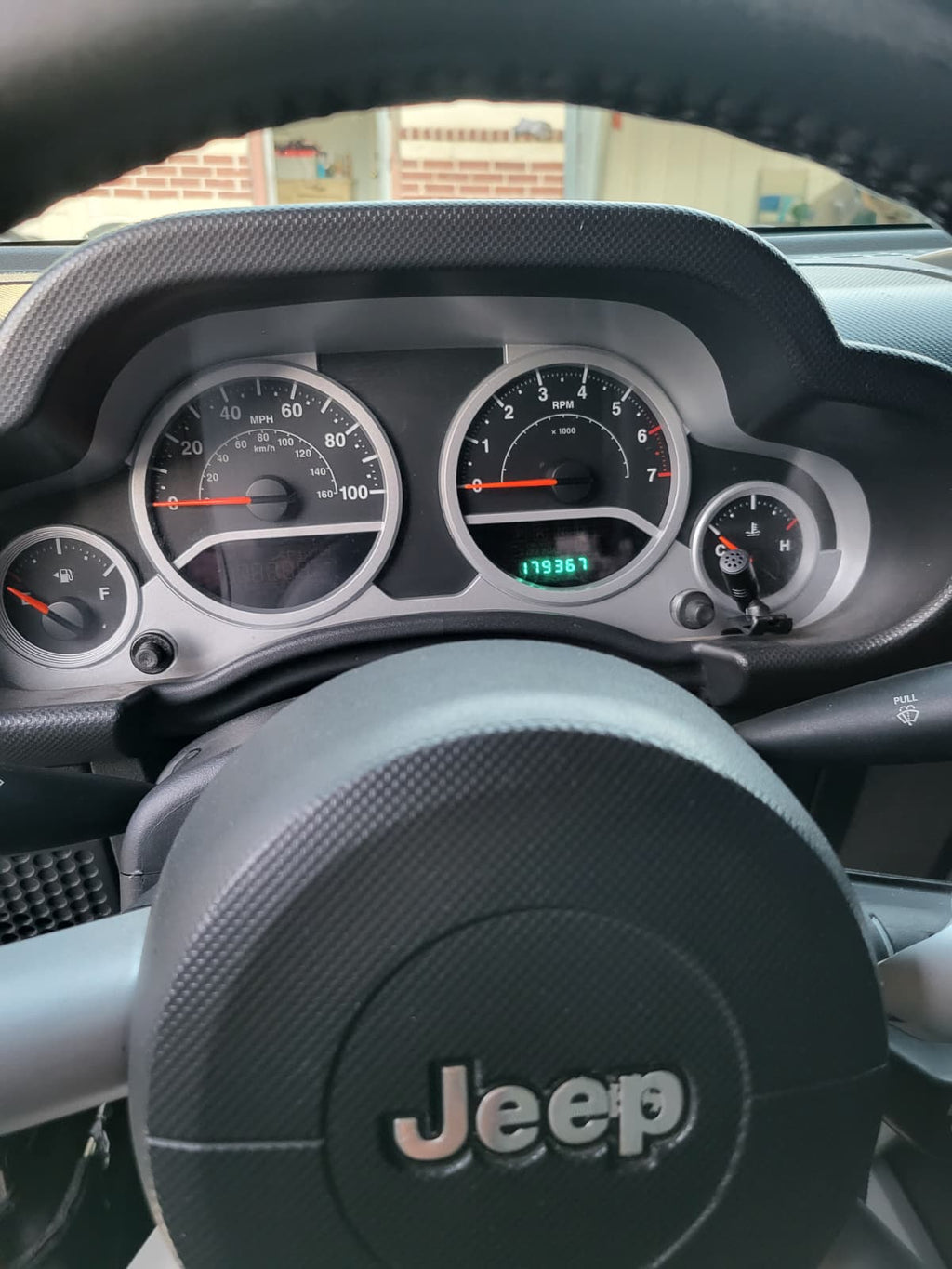 2009 Jeep Wrangler steering wheel and instrument cluster