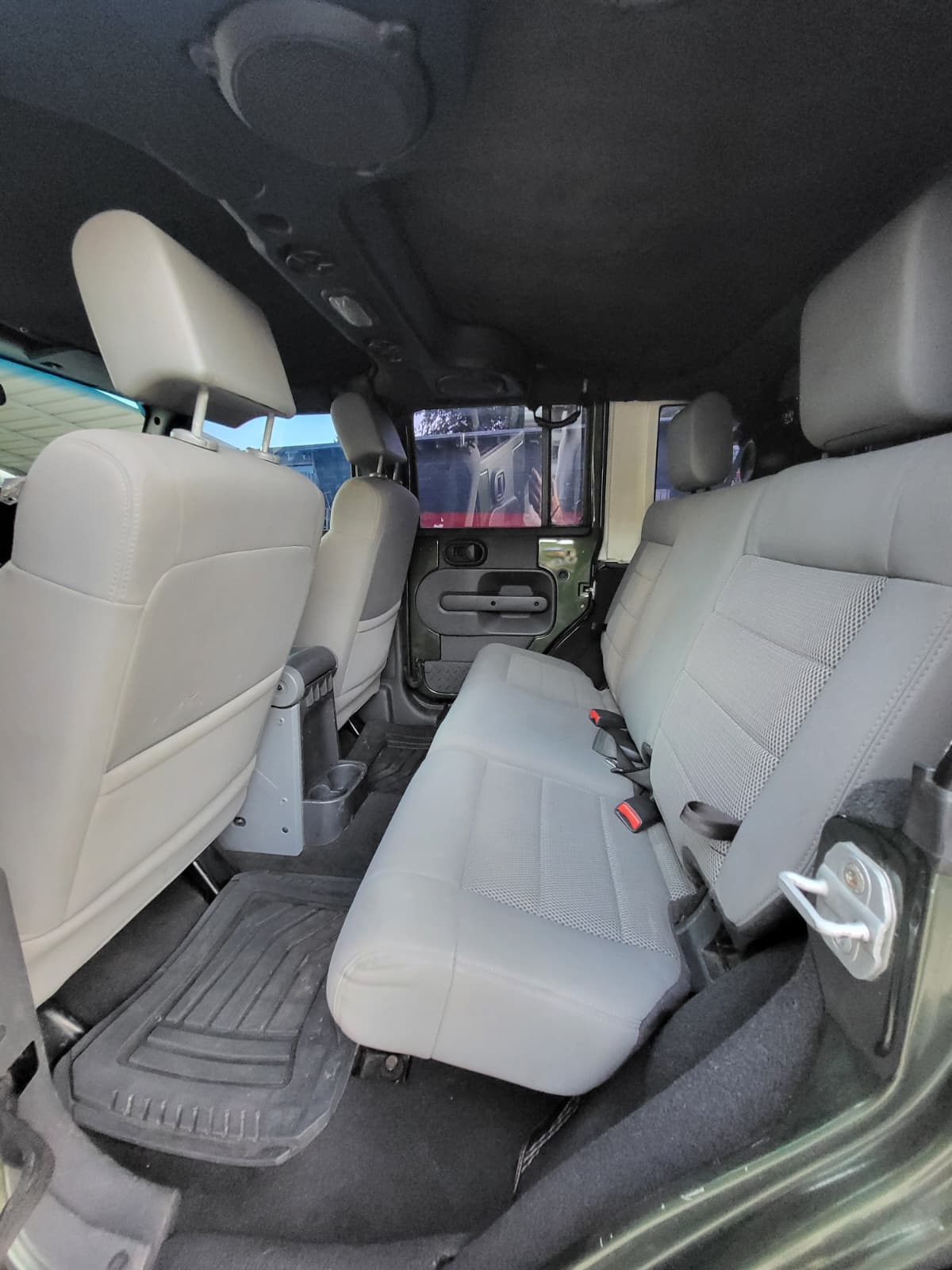2009 Jeep Wrangler rear seats