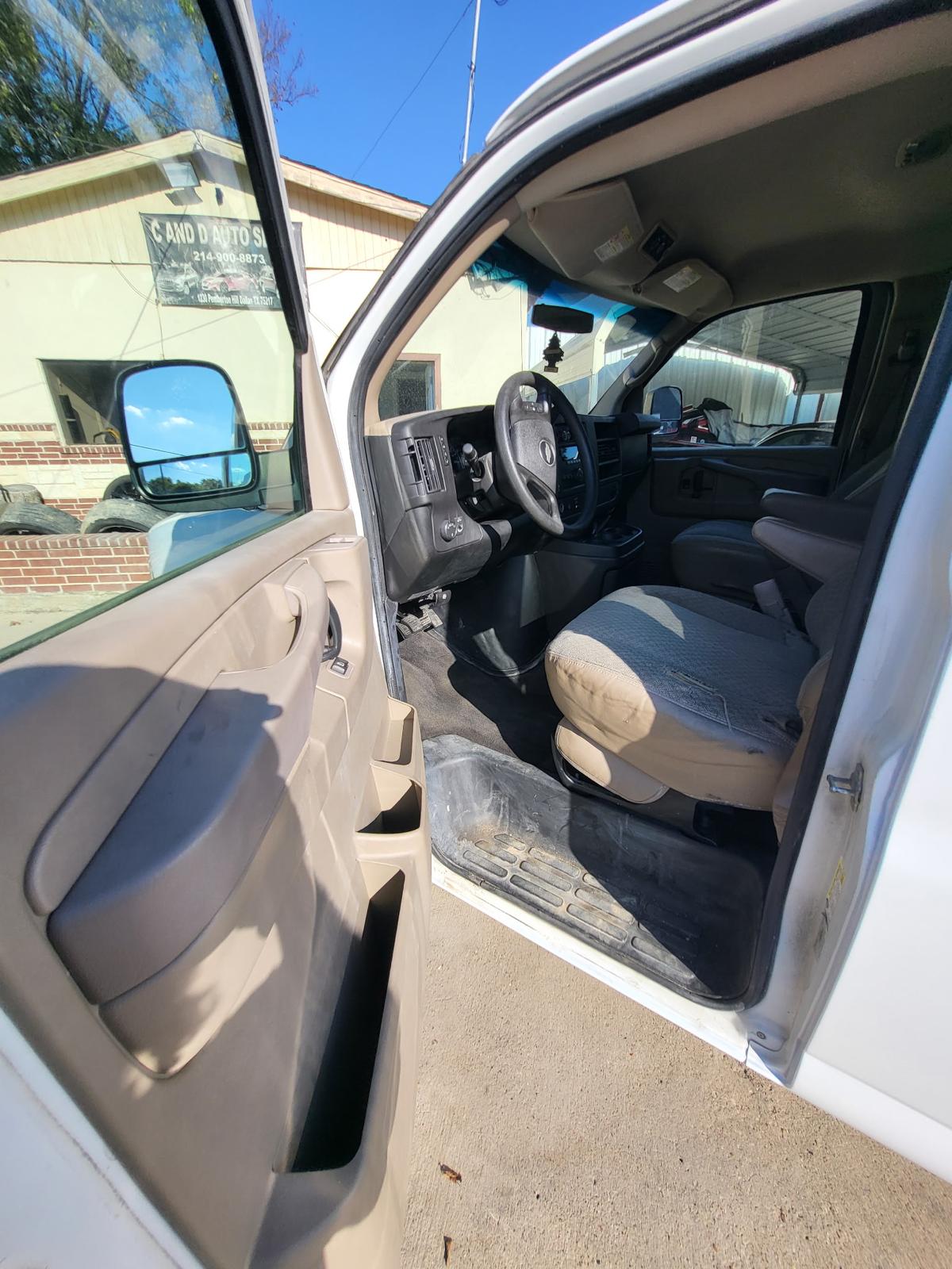 2010 Chevrolet Express 3500 LT Passenger Van – 8-Cylinder RWD – Extended Model