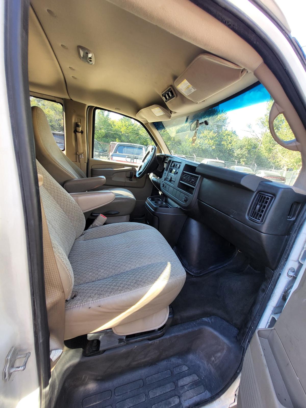 2010 Chevrolet Express 3500 LT Passenger Van – 8-Cylinder RWD – Extended Model