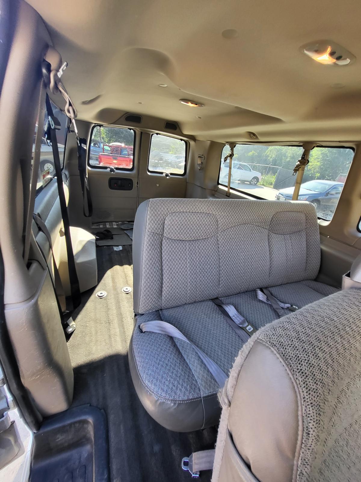 2010 Chevrolet Express 3500 LT Passenger Van – 8-Cylinder RWD – Extended Model