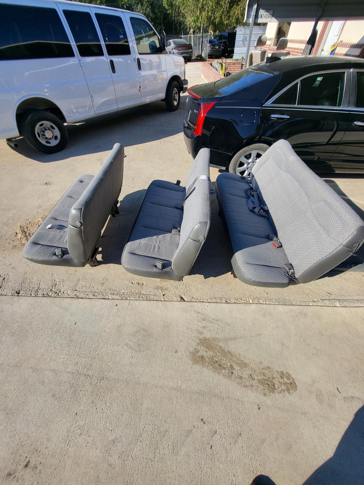 2010 Chevrolet Express 3500 LT Passenger Van – 8-Cylinder RWD – Extended Model