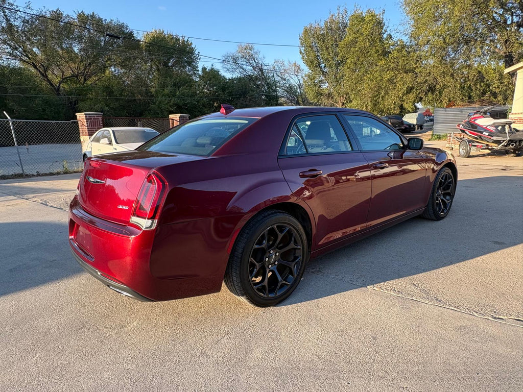 2019 Chrysler 300 Touring – 3.6L V6, Automatic, RWD