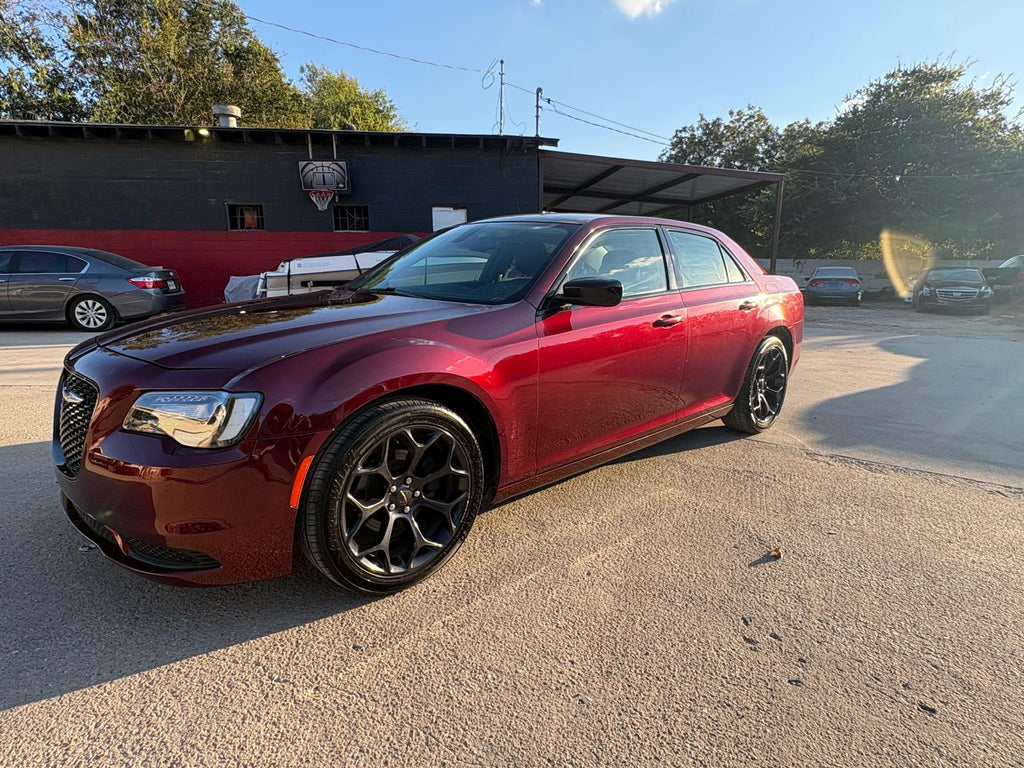 2019 Chrysler 300 Touring – 3.6L V6, Automatic, RWD