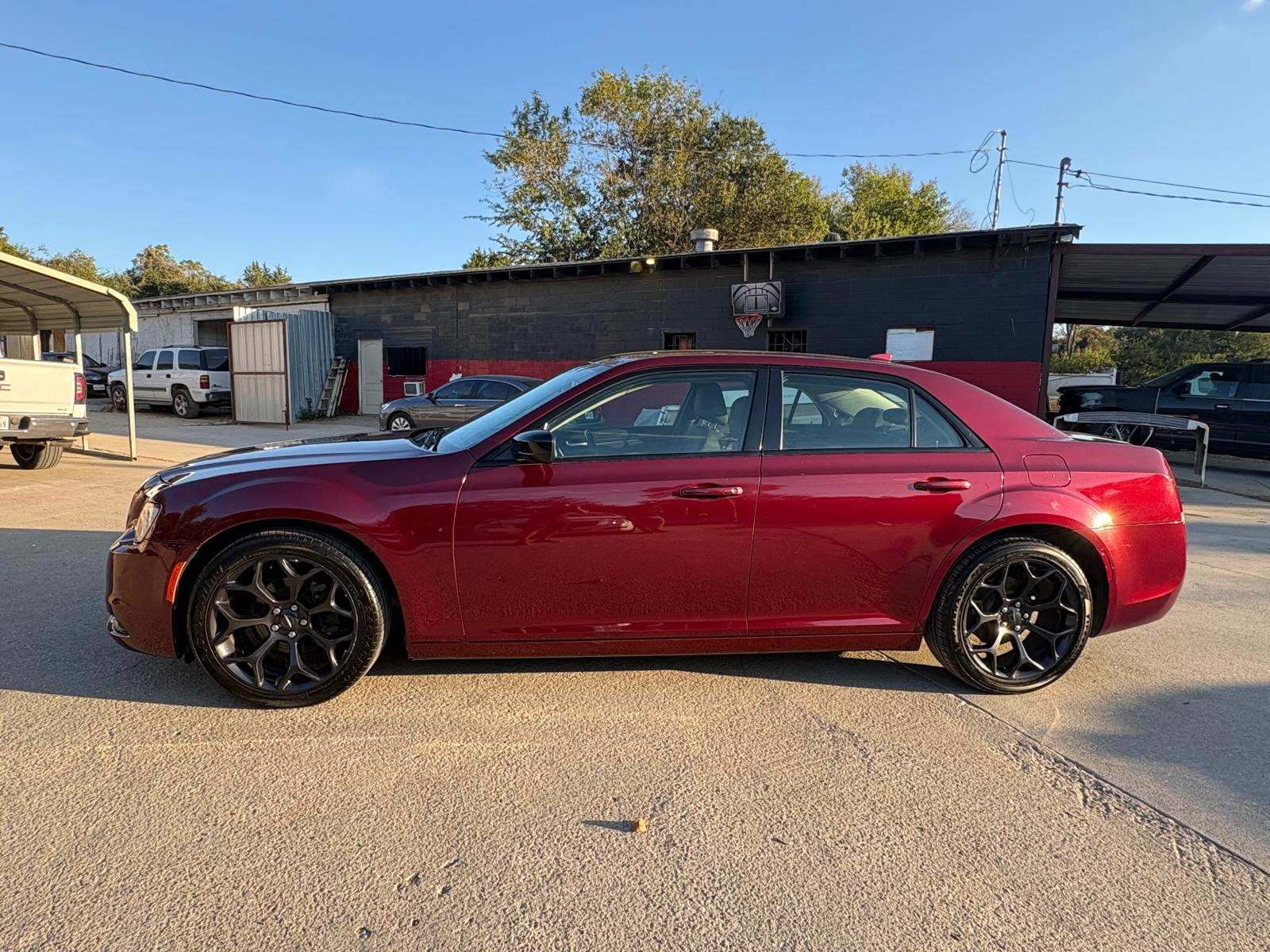 2019 Chrysler 300 Touring – 3.6L V6, Automatic, RWD