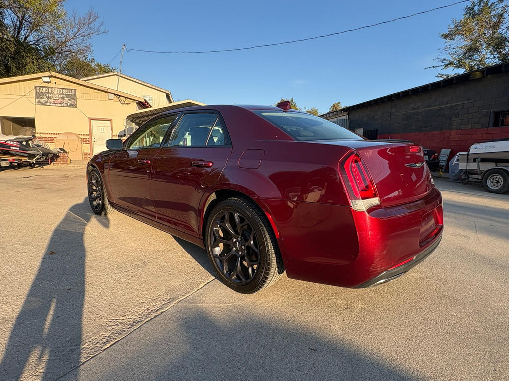 2019 Chrysler 300 Touring – 3.6L V6, Automatic, RWD