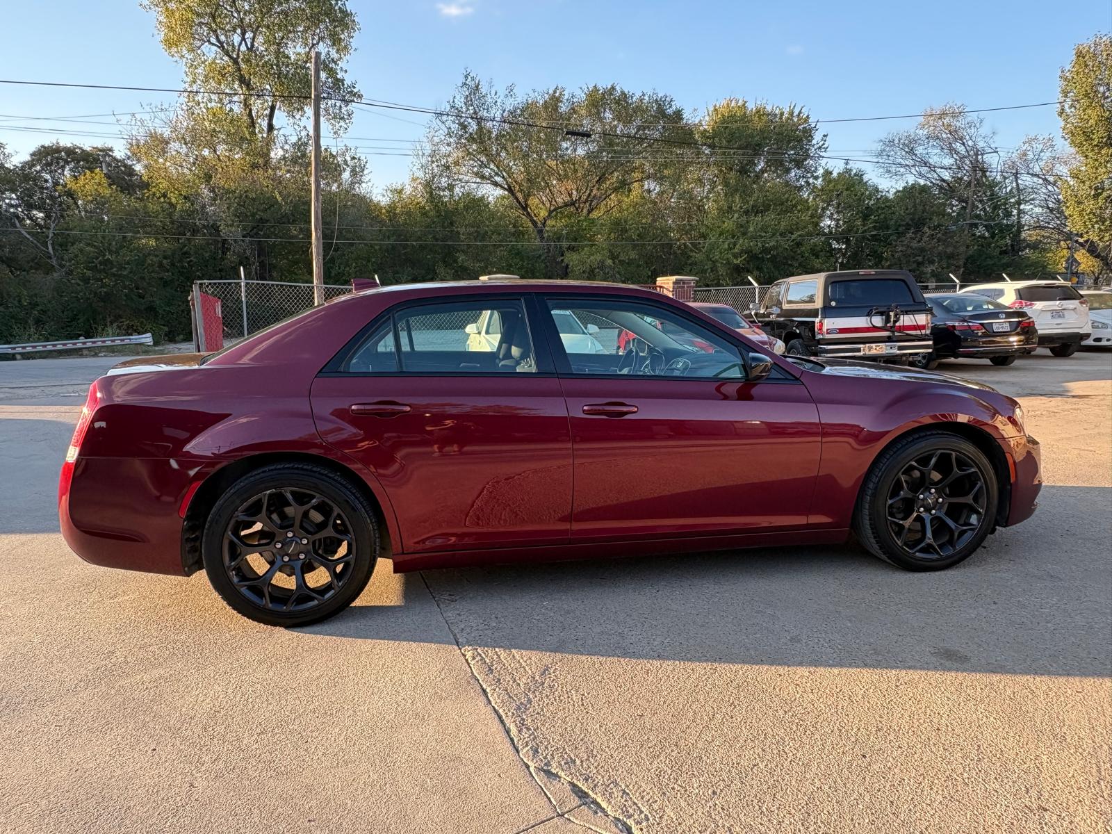 2019 Chrysler 300 Touring – 3.6L V6, Automatic, RWD