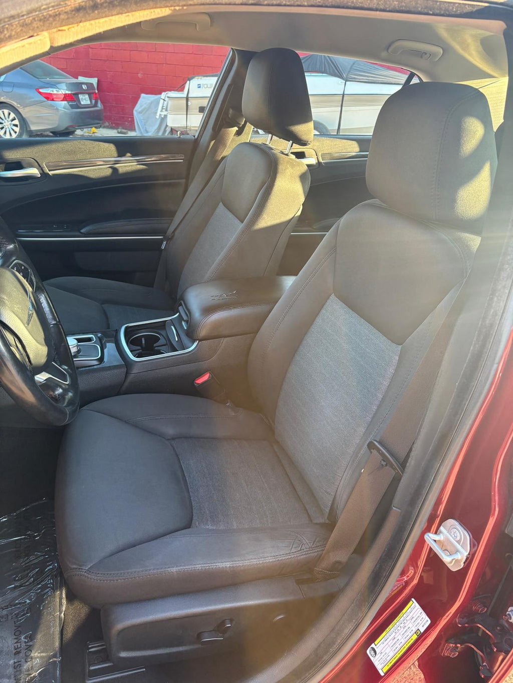 2019 Chrysler 300 Touring – 3.6L V6, Automatic, RWD