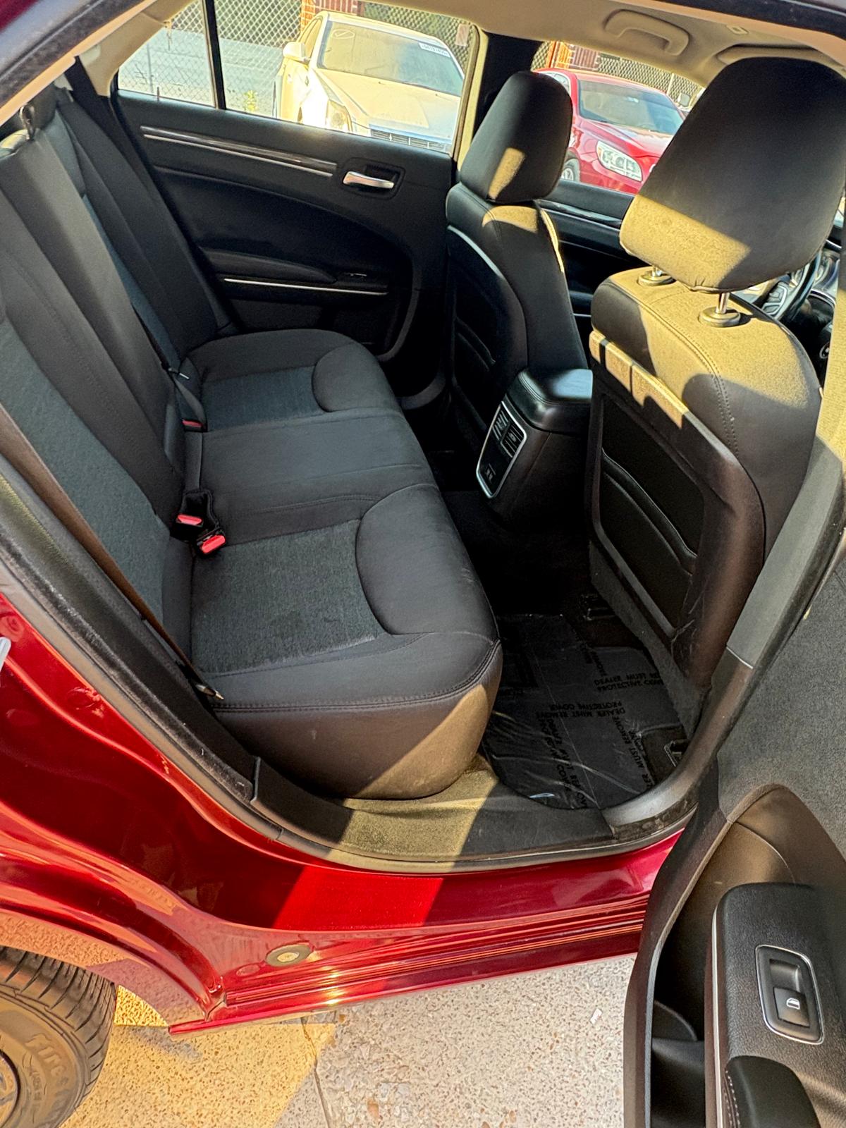 2019 Chrysler 300 Touring – 3.6L V6, Automatic, RWD