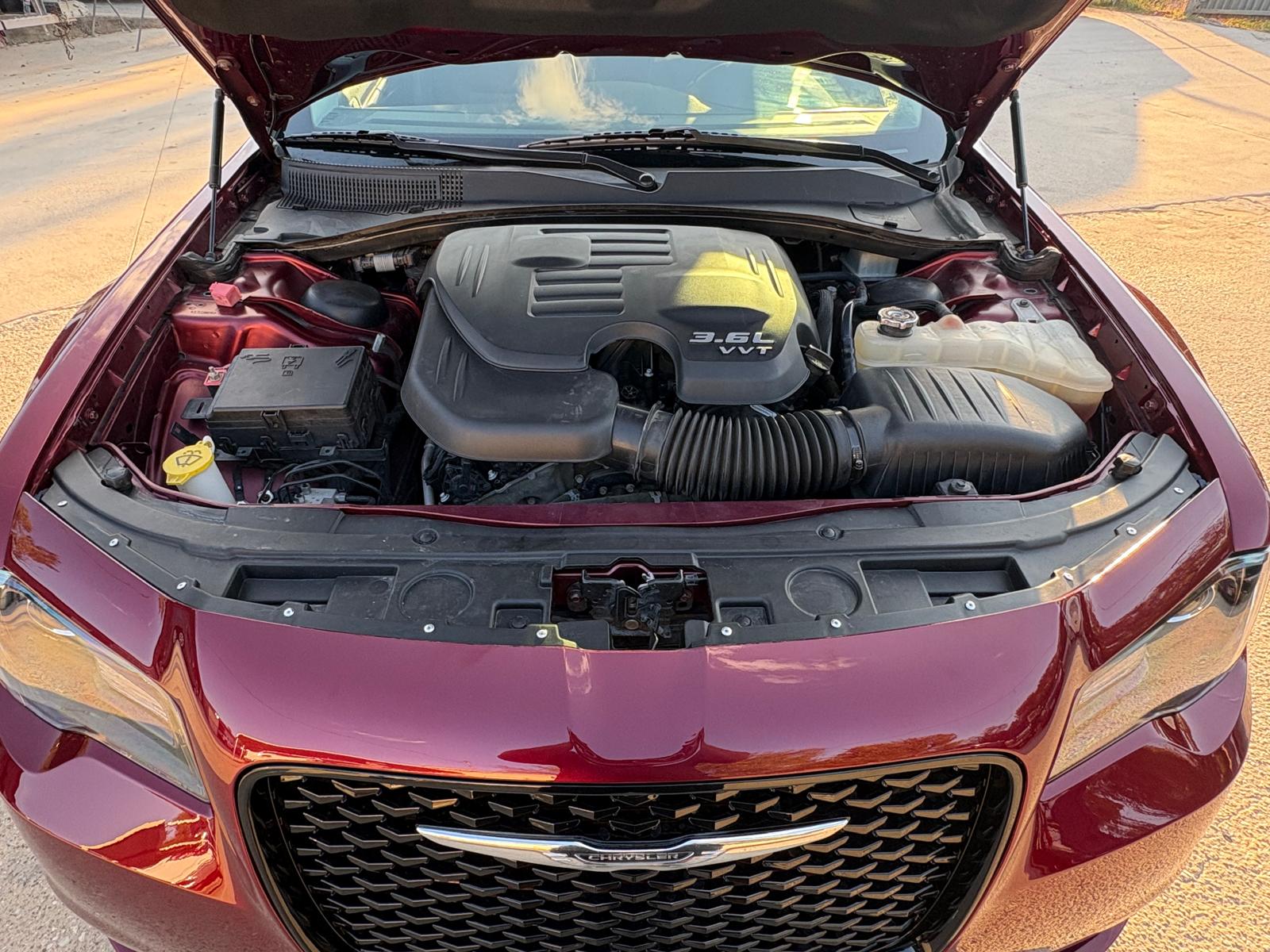 2019 Chrysler 300 Touring – 3.6L V6, Automatic, RWD