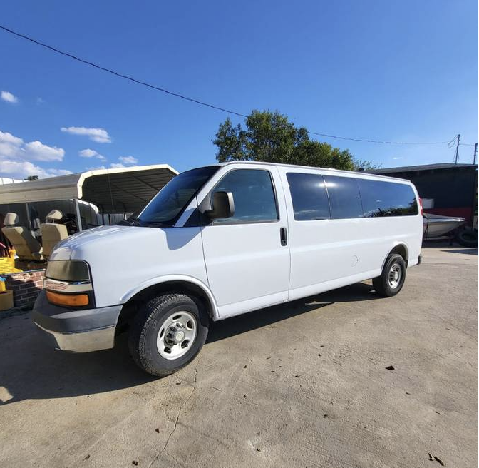 2010 Chevrolet Express 3500 LT Passenger Van – 8-Cylinder RWD – Extended Model