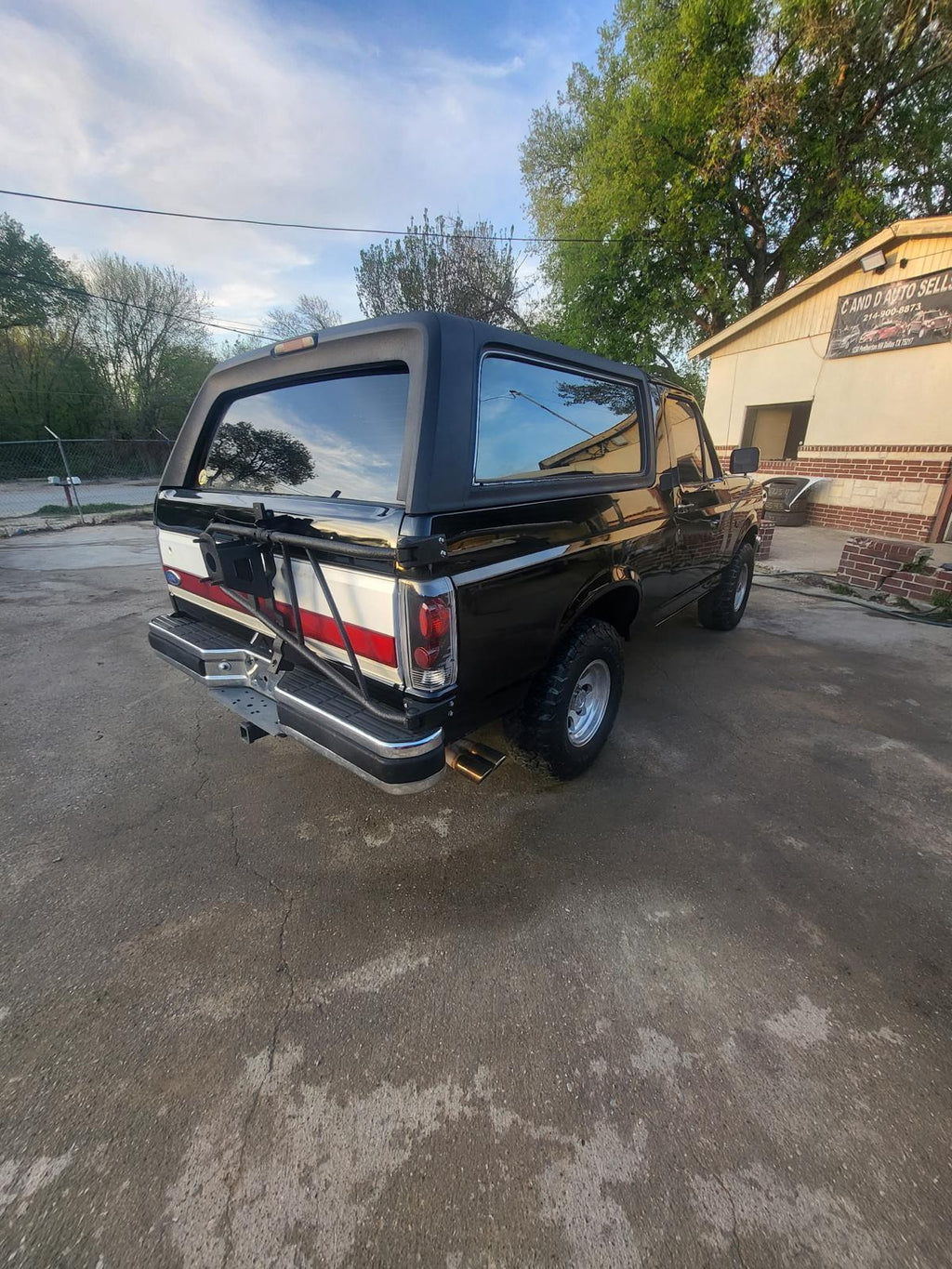 1996 Ford Bronco XLT – 5.8L V8, 4x4, Automatic – Classic SUV