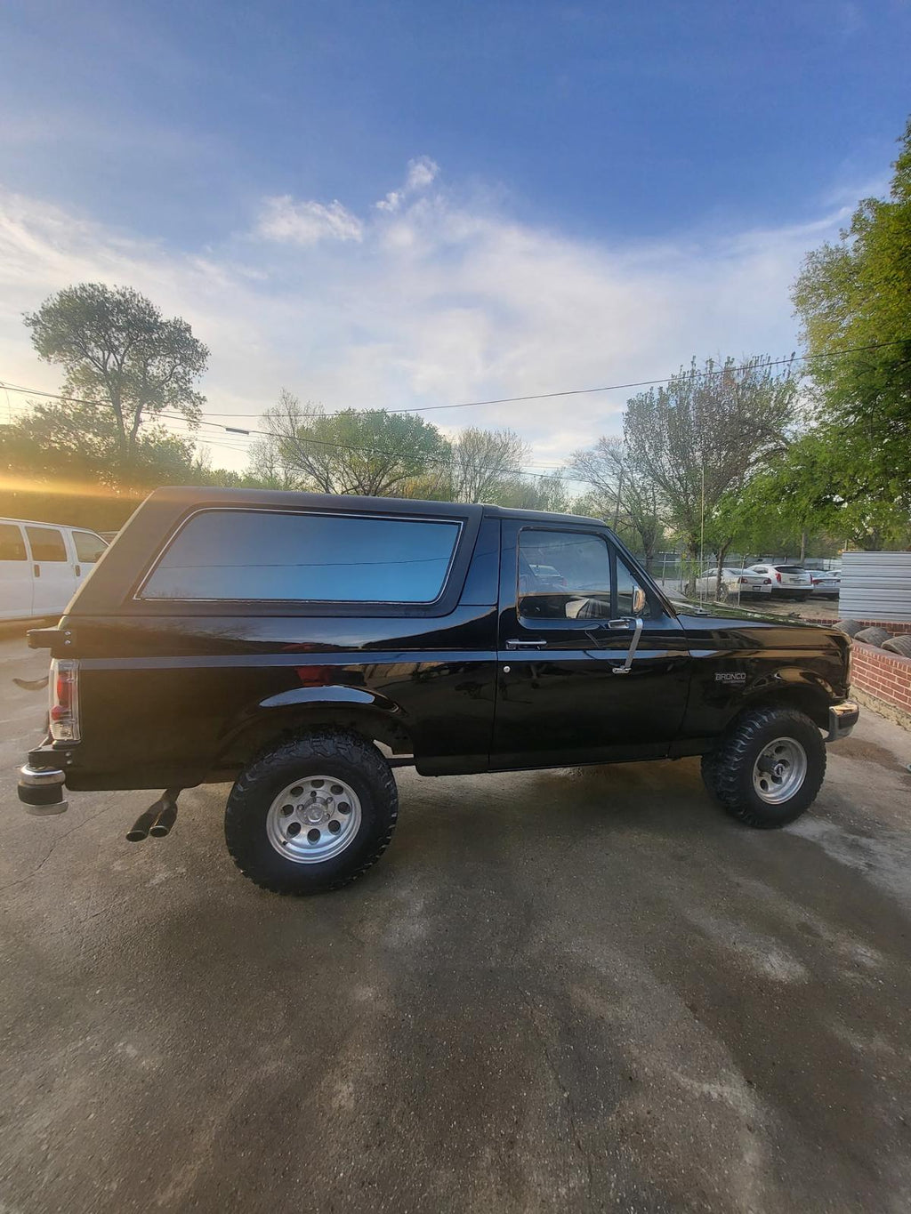 1996 Ford Bronco XLT – 5.8L V8, 4x4, Automatic – Classic SUV