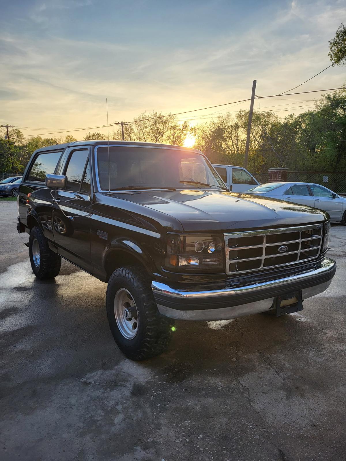 1996 Ford Bronco XLT – 5.8L V8, 4x4, Automatic – Classic SUV