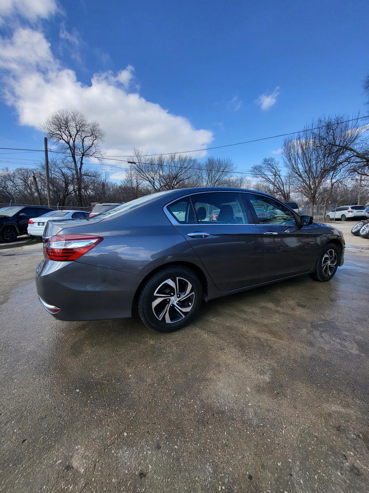 2017 Honda Accord Sedan – Automatic, FWD – Clean Title – Runs & Drives Great