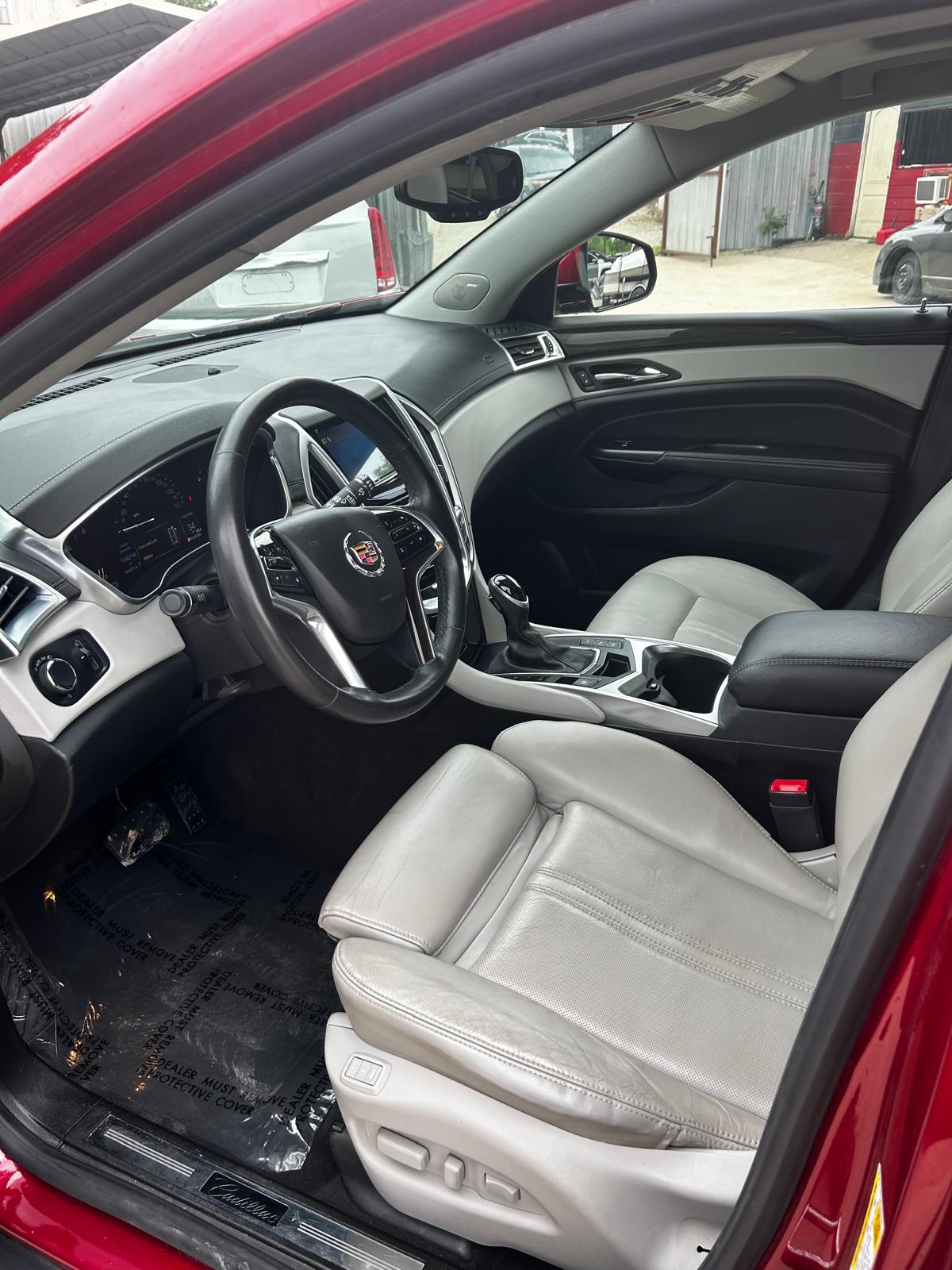 2015 Cadillac SRX Luxury Collection – 3.6L V6, Automatic, Heated Seats, Panoramic Sunroof
