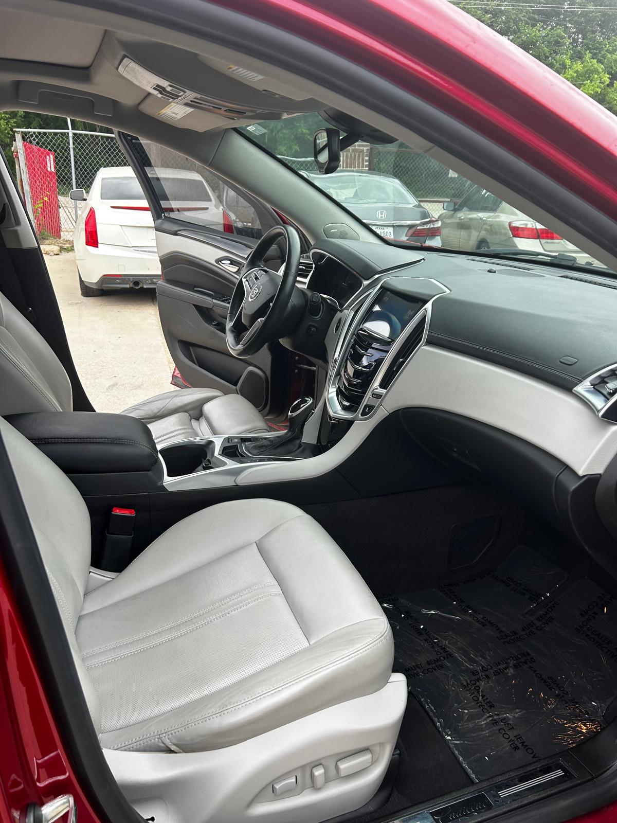 2015 Cadillac SRX Luxury Collection – 3.6L V6, Automatic, Heated Seats, Panoramic Sunroof