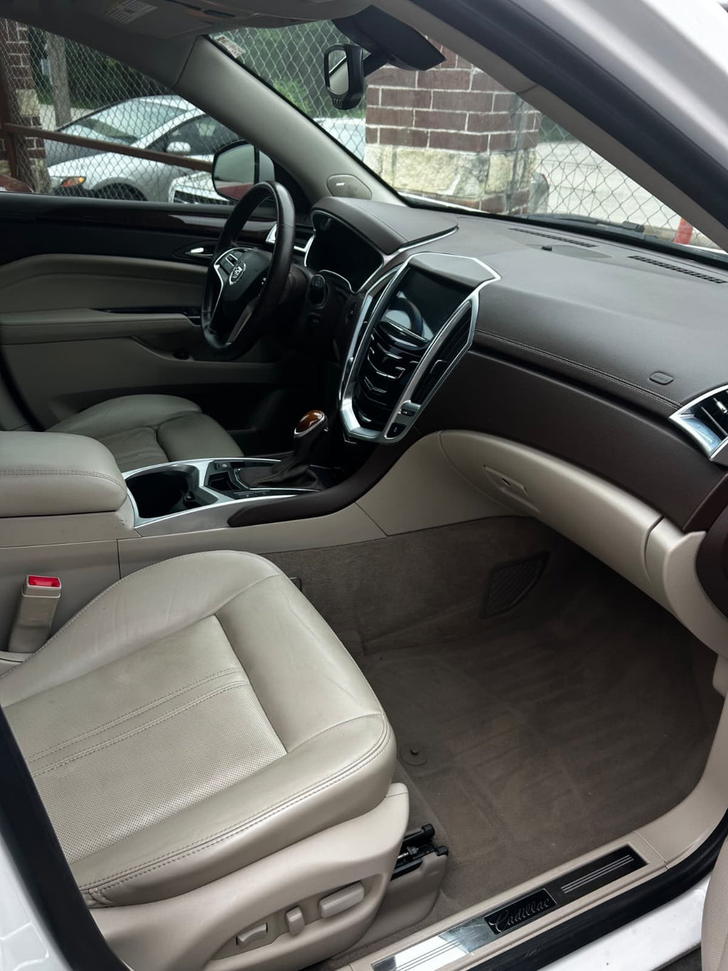 2014 Cadillac SRX Luxury Collection – 3.6L V6, Automatic, Navigation, Panoramic Sunroof
